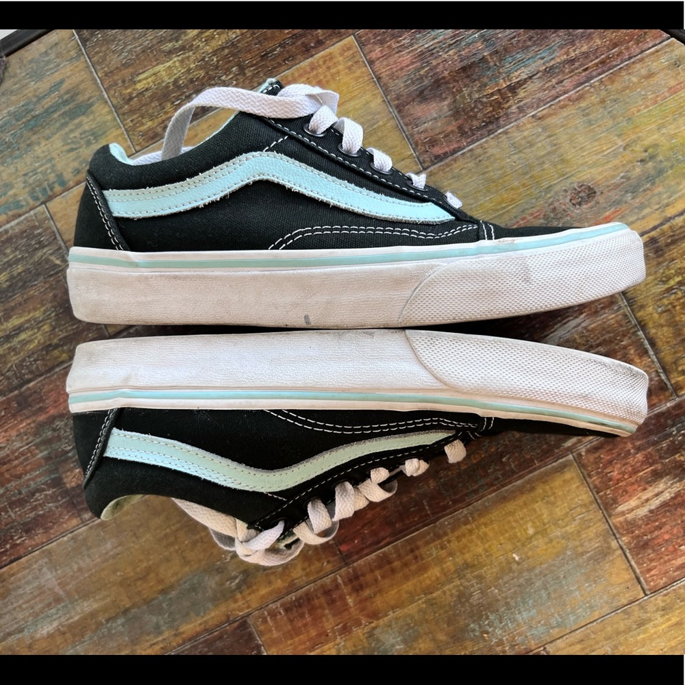 Vans low top skate shoes mens 5 women’s 6.5, black with light blue stripe - Picture 7 of 8